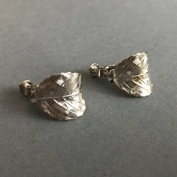 Vintage Napier Silver Curved Leaf Earrings - Picture 5 of 6